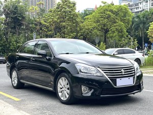 Toyota Crown 2.5 V6 berline 2012, véhicule d'occasion certifié, 193 CV, moteur Dual VVT-i, garde au sol de 130 mm, transmission automatique - Product Image 2