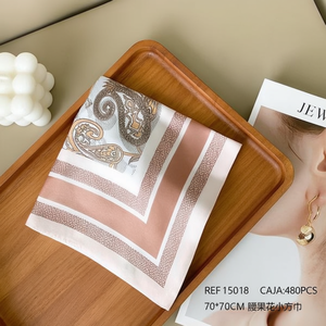 Foulard Paisley Quadrato 70x70cm in Seta Stampata, Accessorio di Moda - Product Image 3