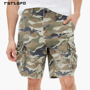 Shorts cargo camouflage brodés personnalisés pour hommes, déchirés, effet vieilli, ourlet brut, en sergé de coton, mi-longs, respirants et coupe-vent - Product Image 2