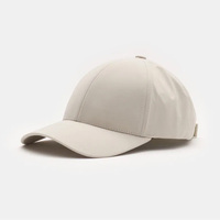 Gorra de tela reciclada Adventure para senderismo, viajes, uso casual y deportes al aire libre, que ofrece un material suave y un diseño de ajuste cómodo.