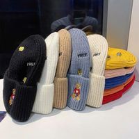 Bonnet tricoté brodé motif ours de dessin animé, chaud d'hiver, côtelé avec revers, broderie lettre, pour femmes et hommes