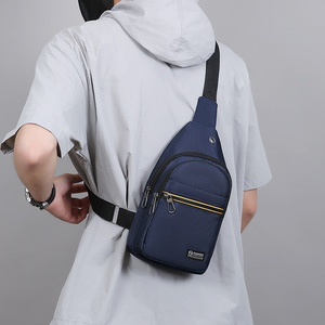 Sac de Poitrine en Tissu Oxford MOTION Bleu Foncé – Sac Bandoulière Léger et Durable pour Homme – Tenues Quotidiennes Été 2025 - Product Image 1