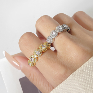 Bague de fiançailles de luxe en zircon cubique, plaquée or 18 carats, en laiton, style glamour pour femme, bagues empilables, sertissage pavé rond - Product Image 6