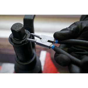 Brilliant Tools Alicates Circlip para anillos de retención internos, en ángulo, 125 mm - Product Image 2