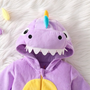 Mono de Bebé con Capucha y Cremallera, Diseño de Dinosaurio, Manga Larga, Color Morado, para Otoño e Invierno, Cálido, de Poliéster Clase A - Product Image 3