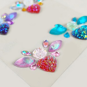 Pegatinas de Cola de Sirena para la Cara, Calcomanías de Corazón con Diamantes de Imitación, Tatuajes Temporales de Lágrimas de Gema para Fiestas y Escenarios - Product Image 4