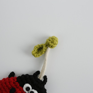 Funda para llaves tejida a mano con diseño de mariquita de siete puntos, funda protectora para coche de lana tejida a crochet, colgante de insecto adorable - Product Image 4