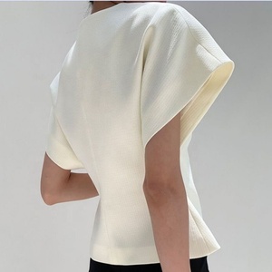 T-shirt femme <span class=keywords><strong>asymétrique</strong></span> à épaules tombantes, style français 2026, un bouton, taille cintrée, amincissant, <span class=keywords><strong>haut</strong></span> tendance - Product Image 3
