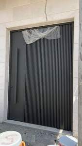 דלת פלדה מודרנית עם זיגוג כפול |   דלת כניסה לבית |   עיצוב פסים אנכיים - Product Image 5