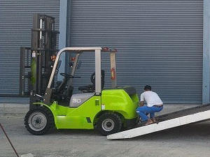 China nuevo 3ton pasillo muy estrecho carretilla elevadora rueda cilindro FD30Z terreno áspero carretilla elevadora eléctrica en Stock - Product Image 5