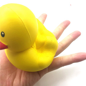 Venta al por Mayor de Juguetes Antiestrés de Espuma PU con Forma de Pato Amarillo, de Subida Lenta y Aromatizados - Product Image 2