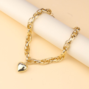 Collar de Cadena Gruesa con Forma de Corazón, de Aleación de Zinc Dorada, para Fiestas, Collares con Colgante de Moda - Product Image 3