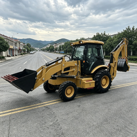 Backhoe Loader dan Excavator-Loader dengan Sistem Offset Fleksibel untuk Penggalian Parit Pinggir Jalan