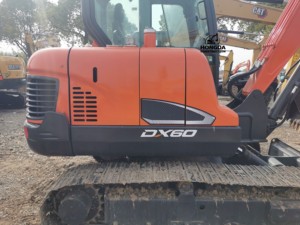 Mini-excavatrice DOOSAN DX60-9C d'occasion, 6 tonnes, origine Corée, faible nombre d'heures, stock disponible, bon état d'origine, moteur PLC, pompe testée - Product Image 6