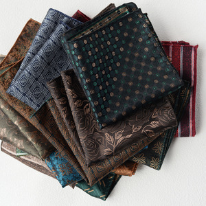 Mouchoir de poche jacquard rétro pour homme 23x23cm, motif élégant, accessoire d'affaires - Product Image 1