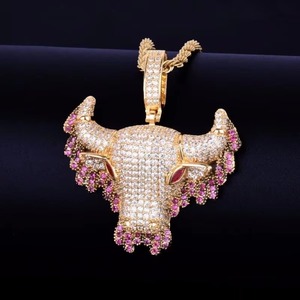 Colgante de Cabeza de Toro de Moissanita, Colgante de Moissanita y Circonita Cúbica, Accesorio de Joyería Brillante y Moderno - Product Image 2
