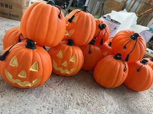 Calabazas artificiales artesanales <span class=keywords><strong>de</strong></span> resina <span class=keywords><strong>de</strong></span> varios tamaños para decoración <span class=keywords><strong>de</strong></span> otoño y Halloween <span class=keywords><strong>Calabaza</strong></span> <span class=keywords><strong>de</strong></span> imitación decorativa <span class=keywords><strong>de</strong></span> otoño - Product Image 4