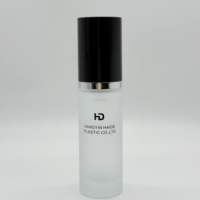 Offre spéciale Pompe à escalier argentée de luxe et couvercle noir Bouteille en verre dépoli de 35ml