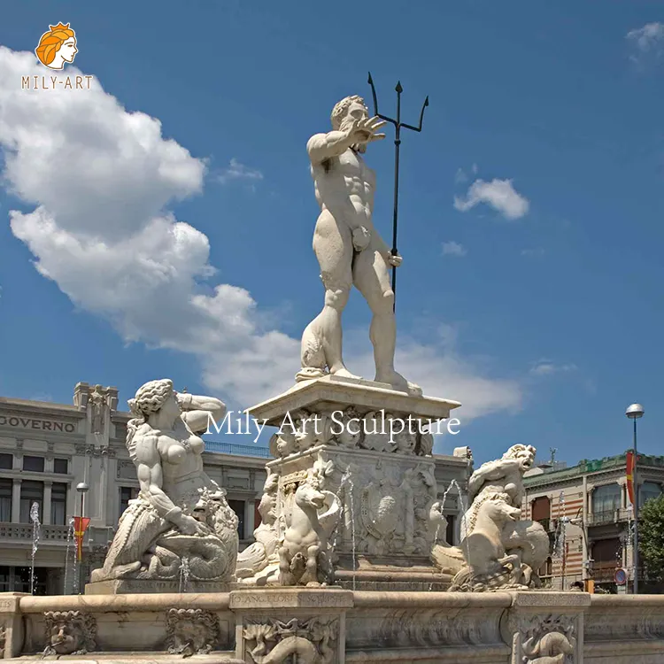 Hand geschnitzter Marmor brunnen im Freien mit Poseidon-Figuren statue