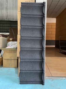 Tuiles <span class=keywords><strong>de</strong></span> <span class=keywords><strong>toiture</strong></span> métalliques modernes résistantes à la chaleur, garantie 50 ans, tôle <span class=keywords><strong>de</strong></span> <span class=keywords><strong>toiture</strong></span> en aluminium légère, <span class=keywords><strong>tuile</strong></span> Bond noire, revêtement en zinc et pierre - Product Image 3