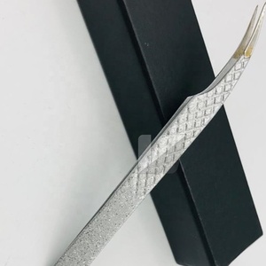 Pince à épiler à extension de cils en acier inoxydable avec logo personnalisé International Diamond Grip polyvalent professionnel - Product Image 4