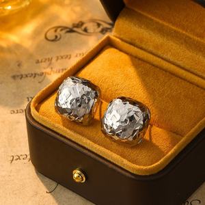 Pendientes de Botón Geométricos Retro de Alta Gama para Mujer, con Diseño Moderno en Plata Tibetana Chapada en Oro, para Regalo - Product Image 4