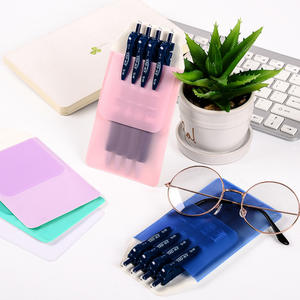 Étui à crayons transparent en PVC rose imprimé sur mesure, sac à stylos portable avec matériau en plastique transparent et polyester pour infirmières - Product Image 2