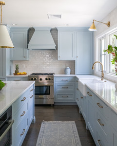 خزائن أثاث مطبخ خشبية من الخشب الصلب بتصميم عصري فاخر ولون فاتح - Product Image 3