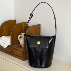 Nuevo bolso de diseñador de alta calidad con bandolera de cuero PU suave, bolso tipo cubo moderno para mujer - Product Image 5