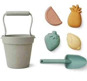 Fábrica al por mayor niños juguetes de playa de silicona pala playa cubo conjunto 6 uds moderno fruta arena moldes Castillo silicona juguetes de playa - Product Image 1