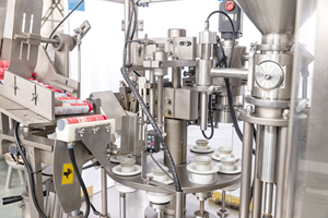 Liquide avec buse de levage 100-1000 <span class=keywords><strong>Ml</strong></span> Ligne de montage entièrement automatique Soins de la peau et scellage pour machine de remplissage de tubes - Product Image 6