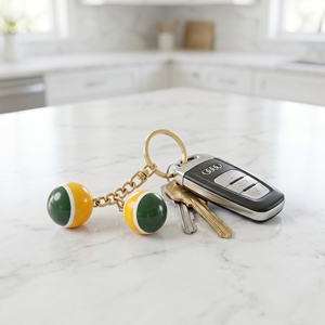 Porte-clés personnalisé en résine en forme de boule avec chaîne en alliage de zinc, motif vert jaune blanc, design simple et durable - Product Image 3
