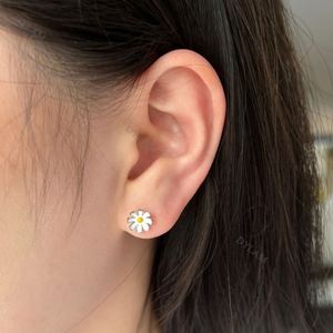 Dylam Custom Wholesale 925 Tiny Sterling Silver <b>Daisy</b> Flower Stud Earrings Ladies Silver 18k Gold Plated Screw Earring - Product Image 6