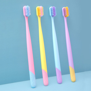 หยางโจว หางจีแปรงสีฟันขนนุ่มแบบใช้มือหลากสีสำหรับผู้ใหญ่รุ่น 3003 - Product Image 1