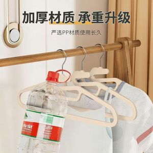 Cintres en plastique avec revêtement en caoutchouc antidérapant pour organiser les vêtements dans la garde-robe - Product Image 3