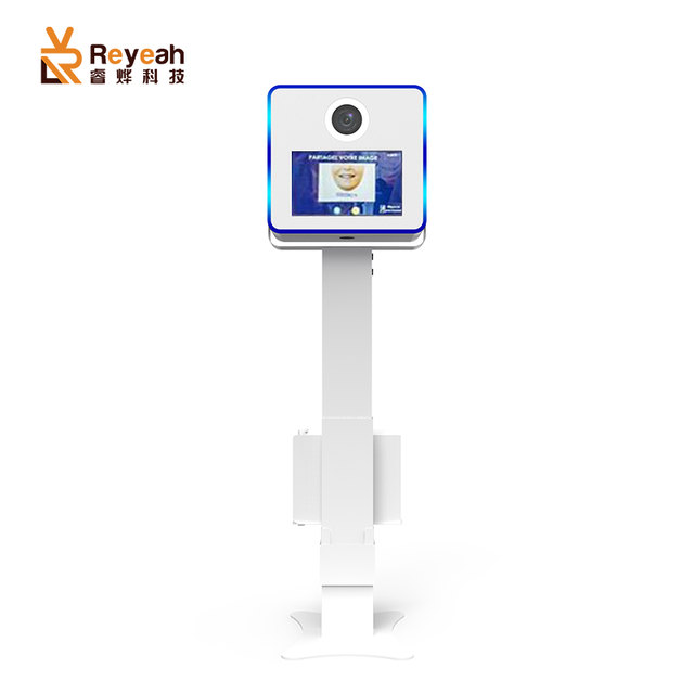 Portable Smiling 3D Photo Booth with D Pro Series Software Compatible with Cameras for Rental
