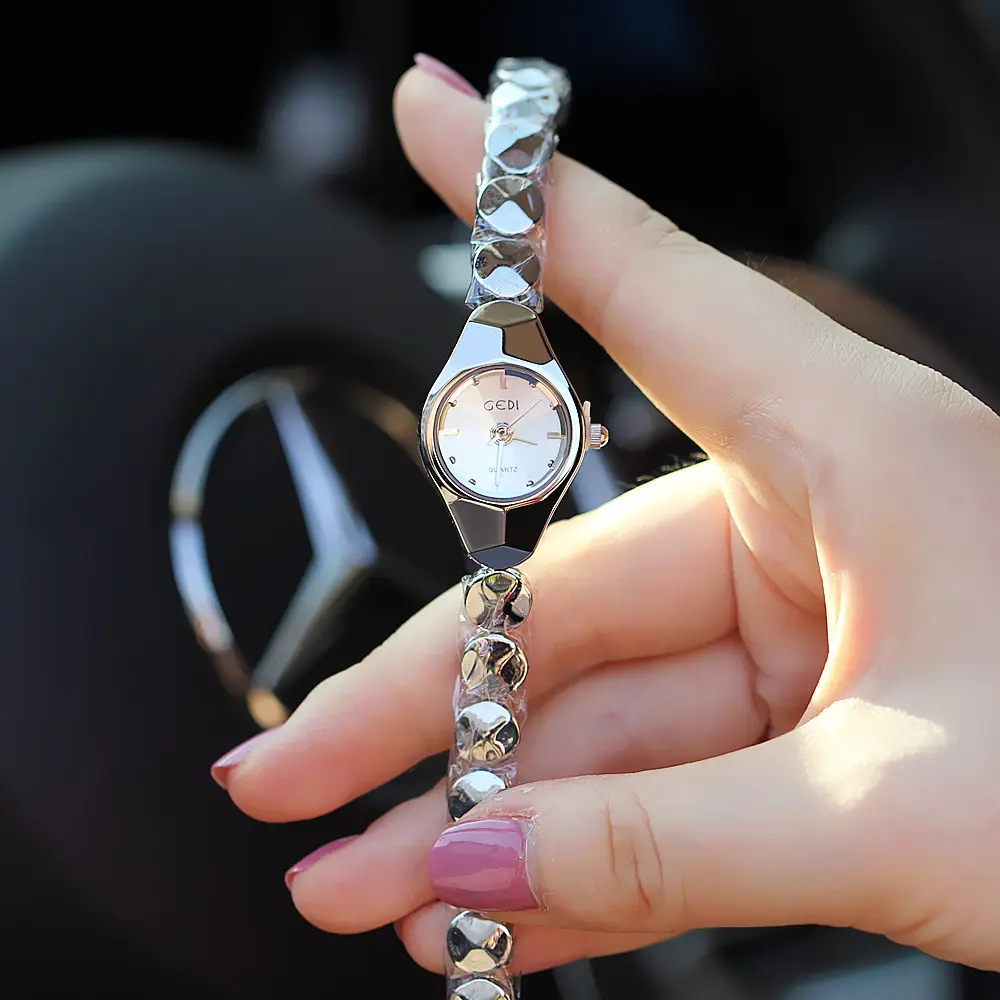 Jam tangan wanita quartz hadiah gelang cantik merek Top 2024