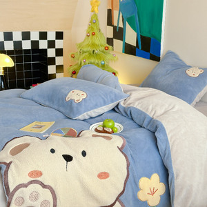 Parure de lit enfant en polaire Duoximeimiankang, motif ours brodé, quatre pièces, polaire chaude pour la maison - Product Image 1