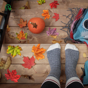 600 Hojas Artificiales de Arce en 6 Colores Mezclados, Hojas de Otoño para Decoración de Mesa en Bodas, Fiestas de Otoño, Halloween y Acción de Gracias - Product Image 4