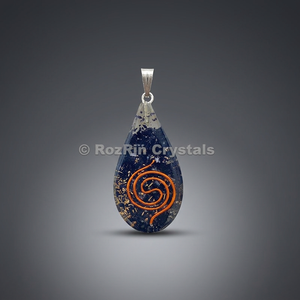 Pendentif de guérison en orgonite de tourmaline noire - Art sculpté et gravé sur le thème de l'amour, provenant du Gujarat, Rozrincrystals.com - Product Image 3