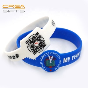 Venta caliente barato diseño personalizado banda de caucho de silicona Debossed tinta lleno de pulsera para deportes - Product Image 3