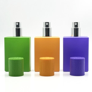 Botella de Perfume Cuadrada de Vidrio Color Caramelo, Diseño Moderno Recargable, Pulverizador con Bomba, Serigrafía Personalizable - Product Image 4