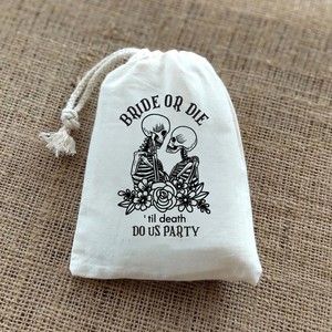 Bolsas <span class=keywords><strong>de</strong></span> Lona Personalizadas con Estampado <span class=keywords><strong>de</strong></span> Halloween 'Hasta que la <span class=keywords><strong>Muerte</strong></span> nos Separe', Bolsas <span class=keywords><strong>de</strong></span> Regalo Reutilizables y Duraderas para Fiestas - Product Image 4