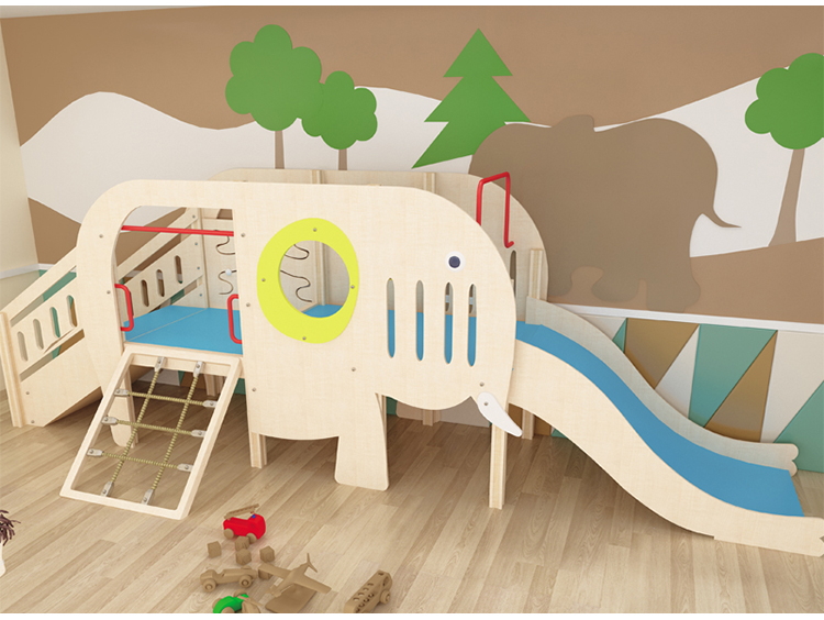 Toboggan d'intérieur en bois, motif éléphant