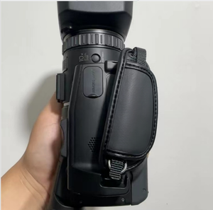 กล้องวิดีโอแบบมือถือระดับมืออาชีพ HXR-NX70C พร้อมซูมออปติคอล 12 เท่า ความละเอียด Full HD 1080p และหน้าจอ LCD ขนาด 3.0 นิ้วสำหรับการประชุม - Product Image 2