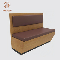 Ensemble de meubles de restaurant, table à manger carrée en bois avec pieds en métal, chaises en cuir avec dossier en bois, stand de canapé de café pour café