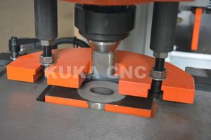 Máquina de corte y entallado de acero con Ángulo de haz de hierro, prensa hidráulica de taller, punzonadora hidráulica de acero - Product Image 5