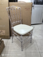 Vente en gros de chaises Chavari en résine acrylique transparente chaises Chavari pour hôtel chaise Chiavari transparente d'événements en plastique pour mariage