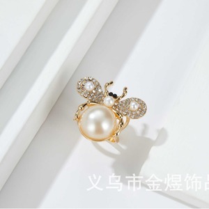 Pearl <b>Bee</b> Scarf Clip Gold Zinc Alloy Insect Shape Brooch Women's <b>Gift</b> Jewelry Accessories - Product Image 3
