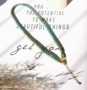 Nuova Popolare Collana Choker con Corda Intrecciata Effetto Onda d'Acqua Multicolore Arcobaleno con Estremità Dorate - Product Image 6